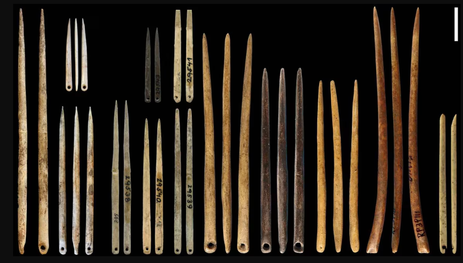 Agulhas de costura feitas de ossos do período Paleolítico